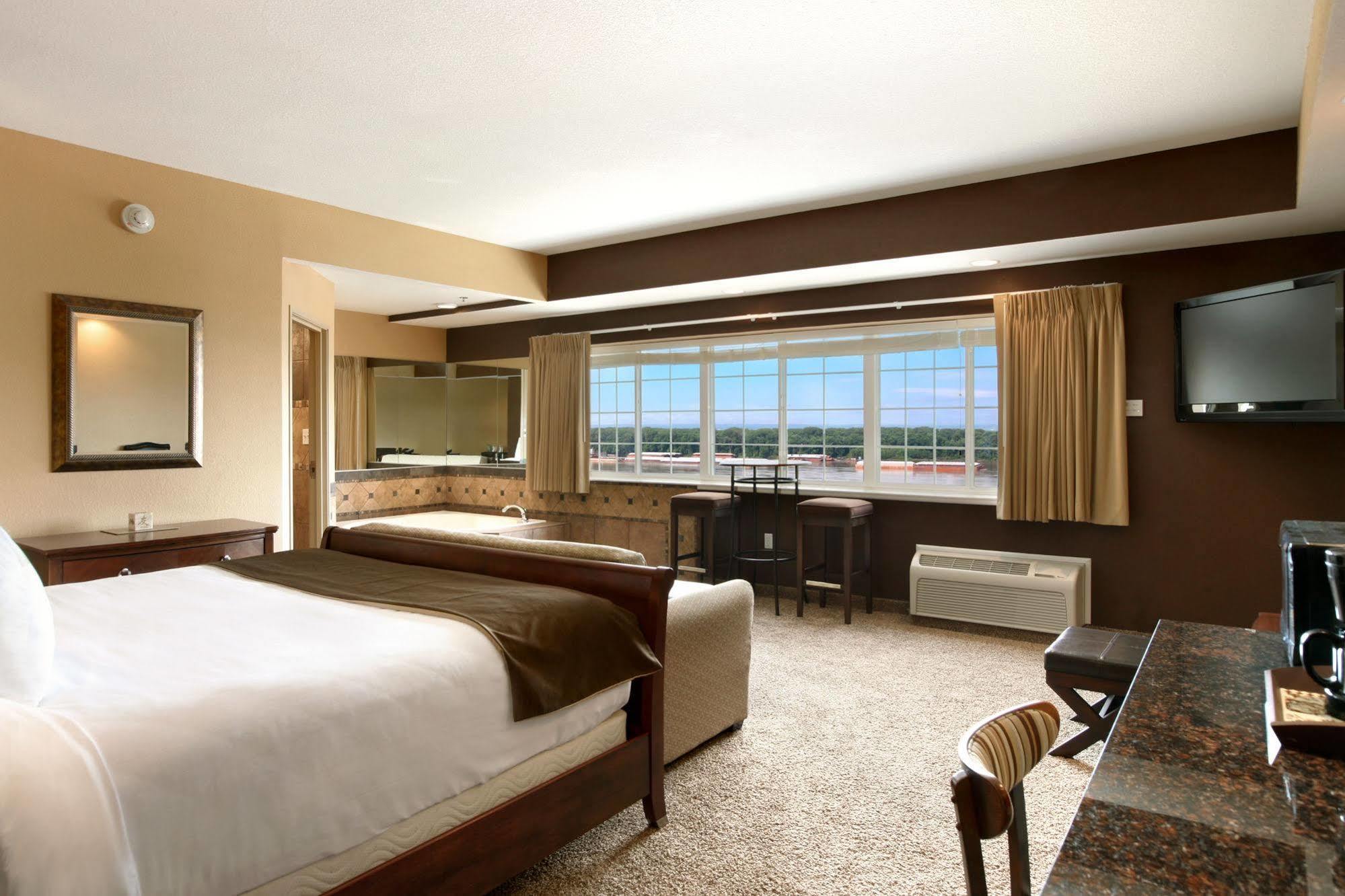 Microtel & By Wyndham Downtown - River Area