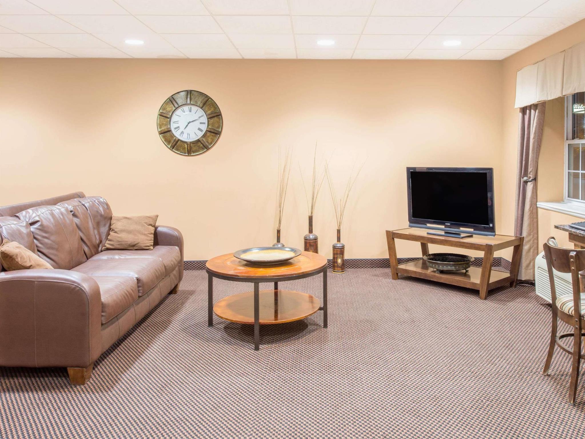 Microtel & By Wyndham Downtown - River Area 3*