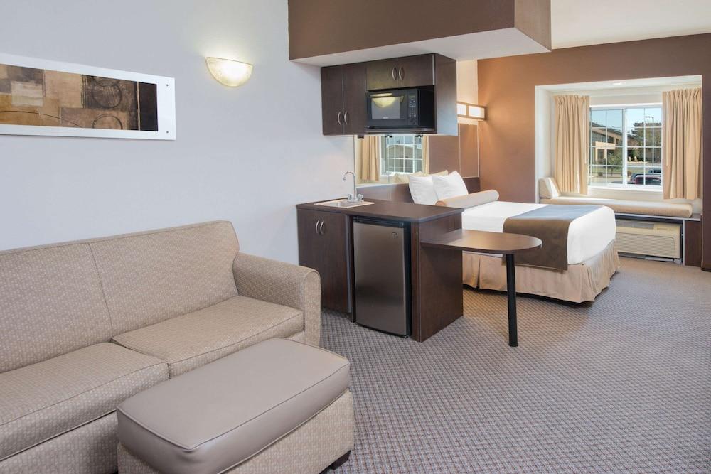 Microtel & By Wyndham Downtown - River Area Hotel 3*