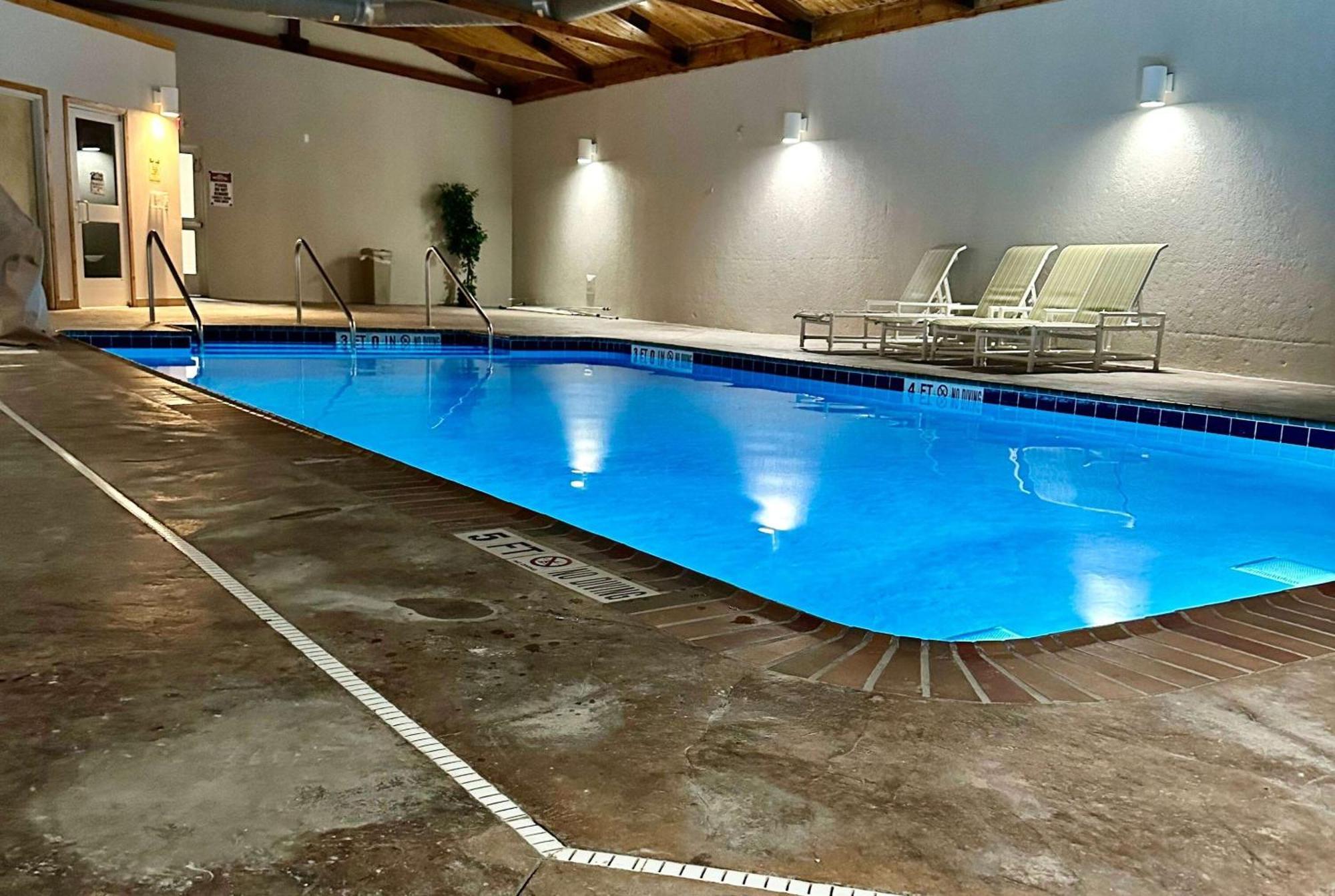 Microtel & By Wyndham Downtown - River Area 3* Quincy
