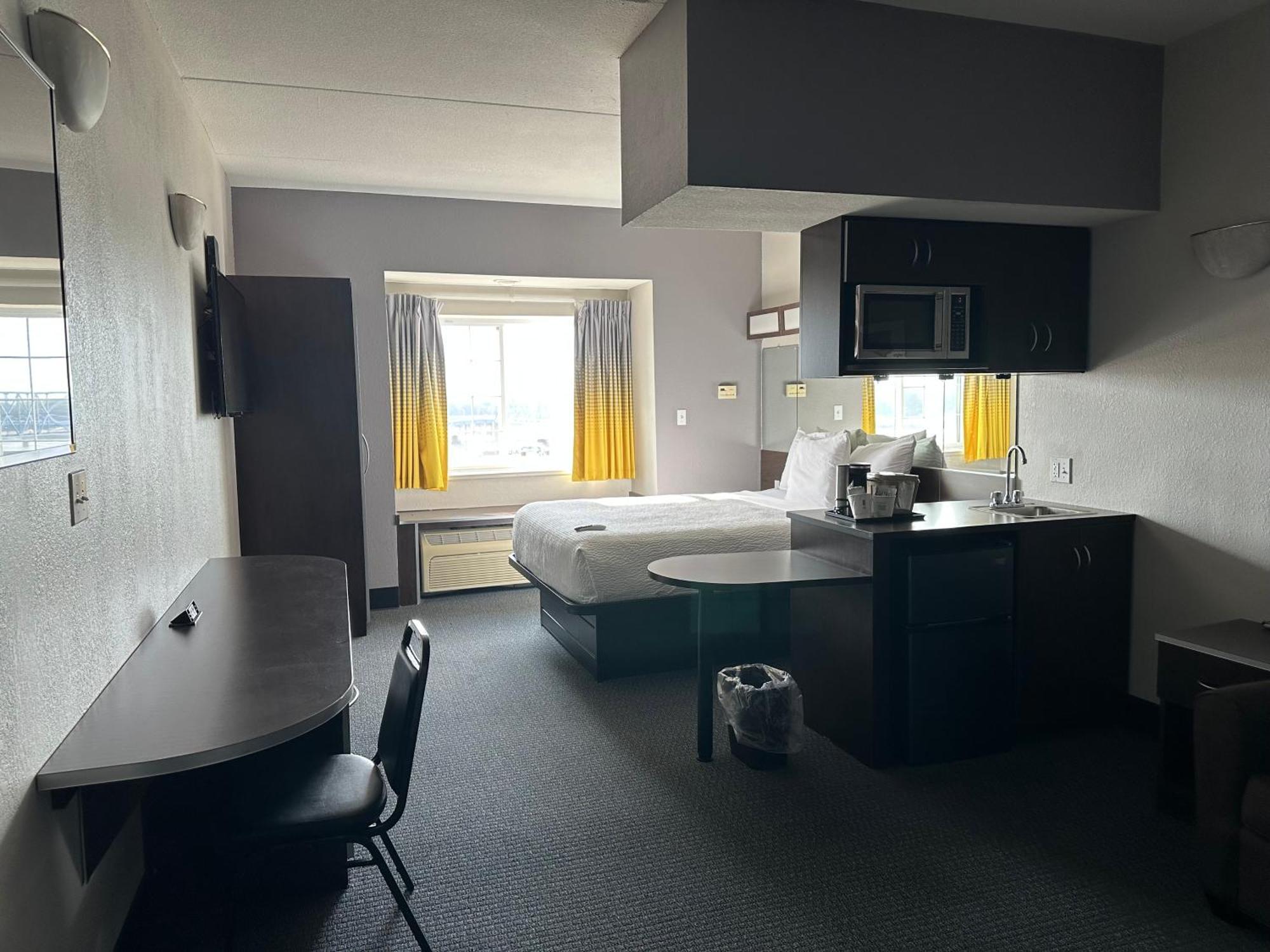 Hotel Microtel & By Wyndham Downtown - River Area 3*