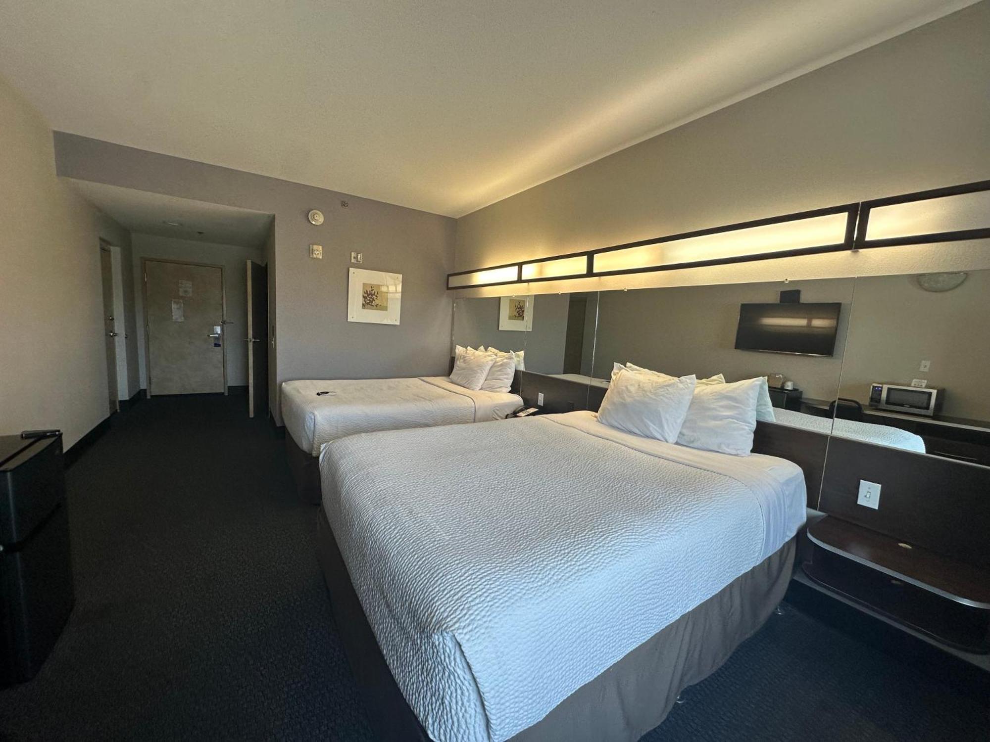 Microtel & By Wyndham Downtown - River Area Quincy