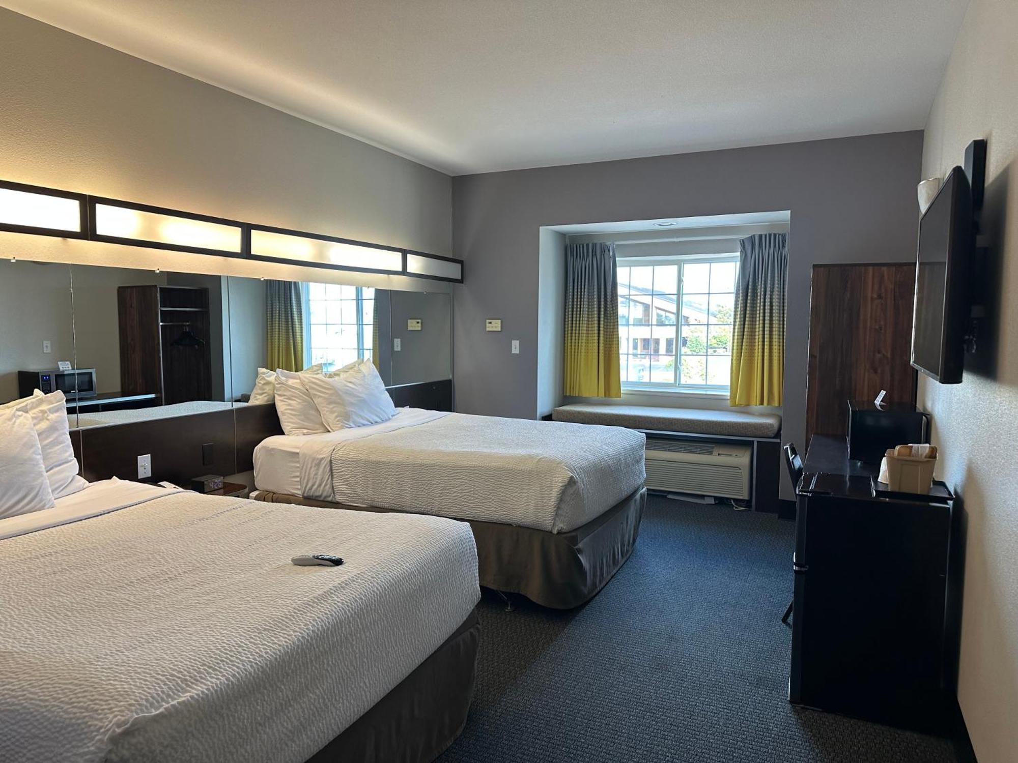Microtel & By Wyndham Downtown - River Area