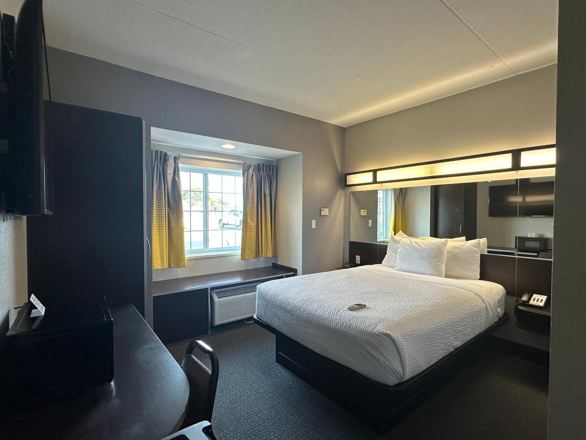 Microtel & By Wyndham Downtown - River Area Hotel
