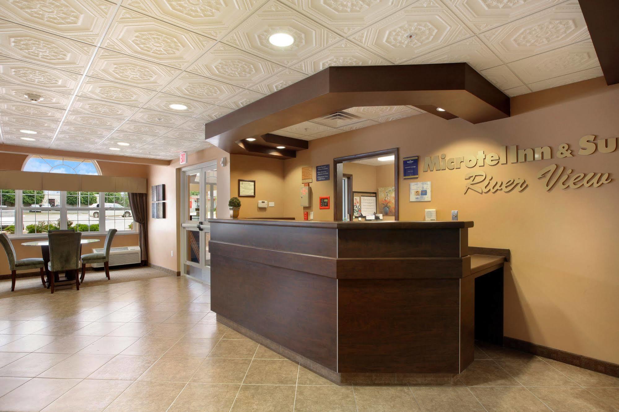 Microtel & By Wyndham Downtown - River Area 3* Quincy