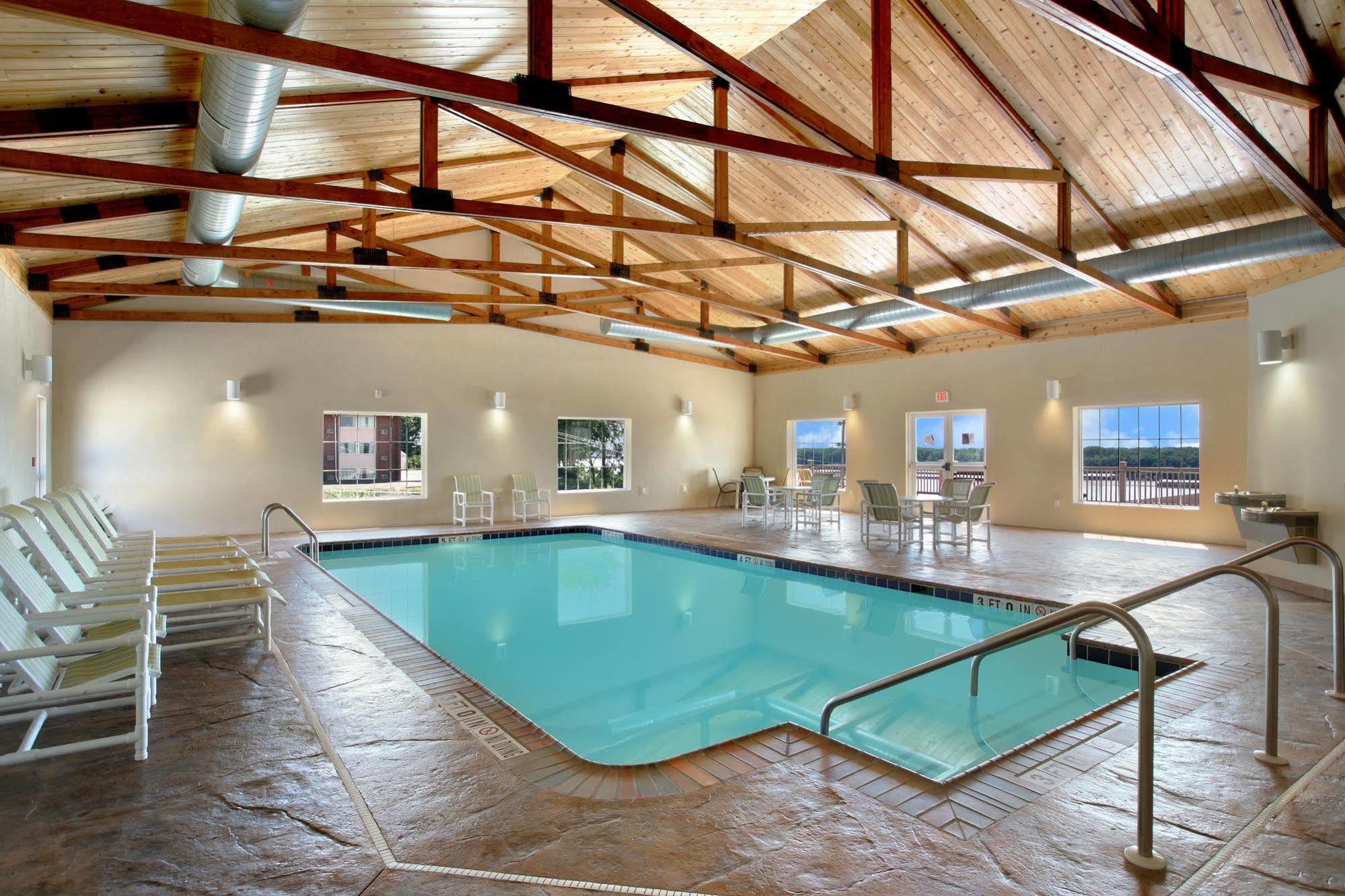 Microtel & By Wyndham Downtown - River Area 3* Quincy